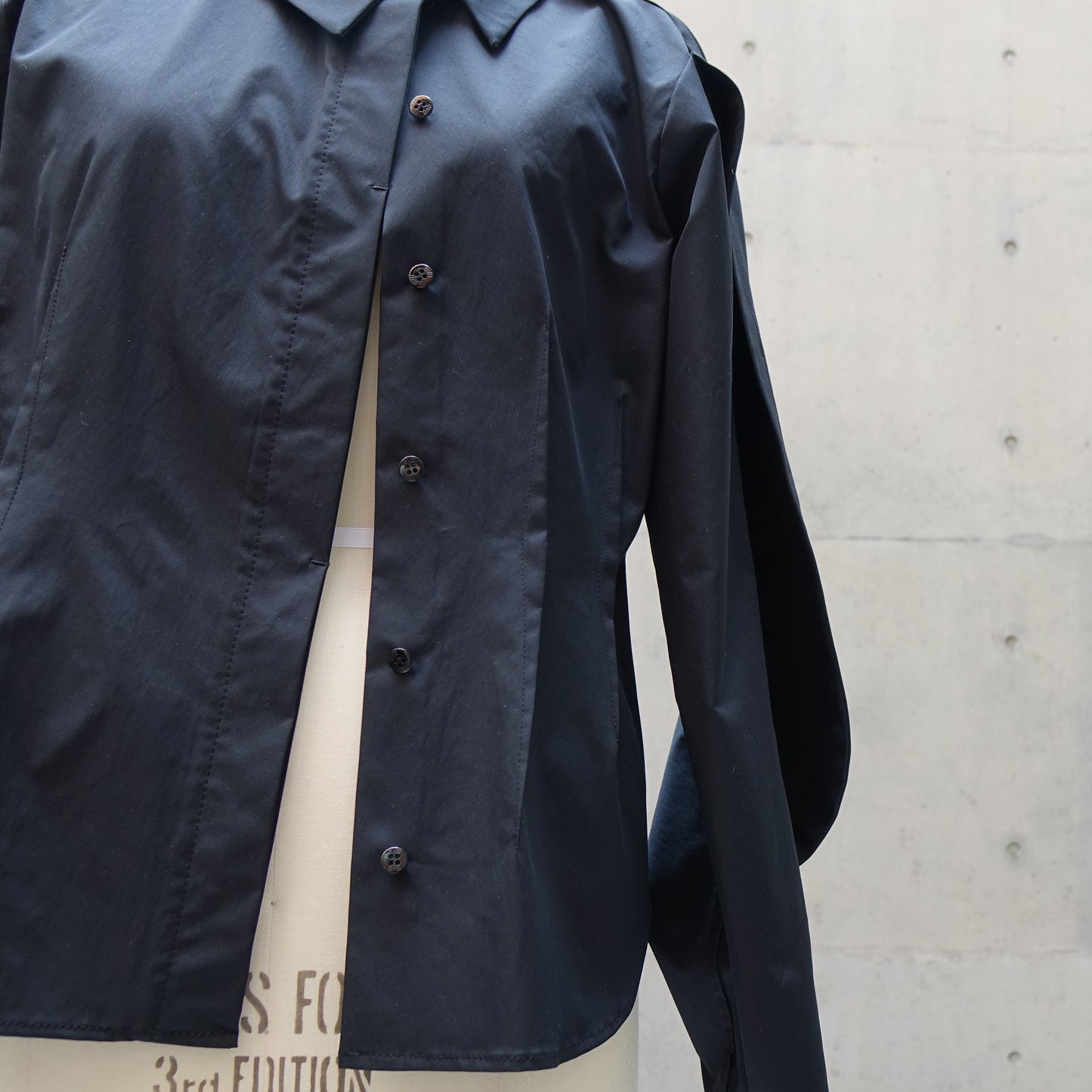 Sculpted Tilt Shirt in Black