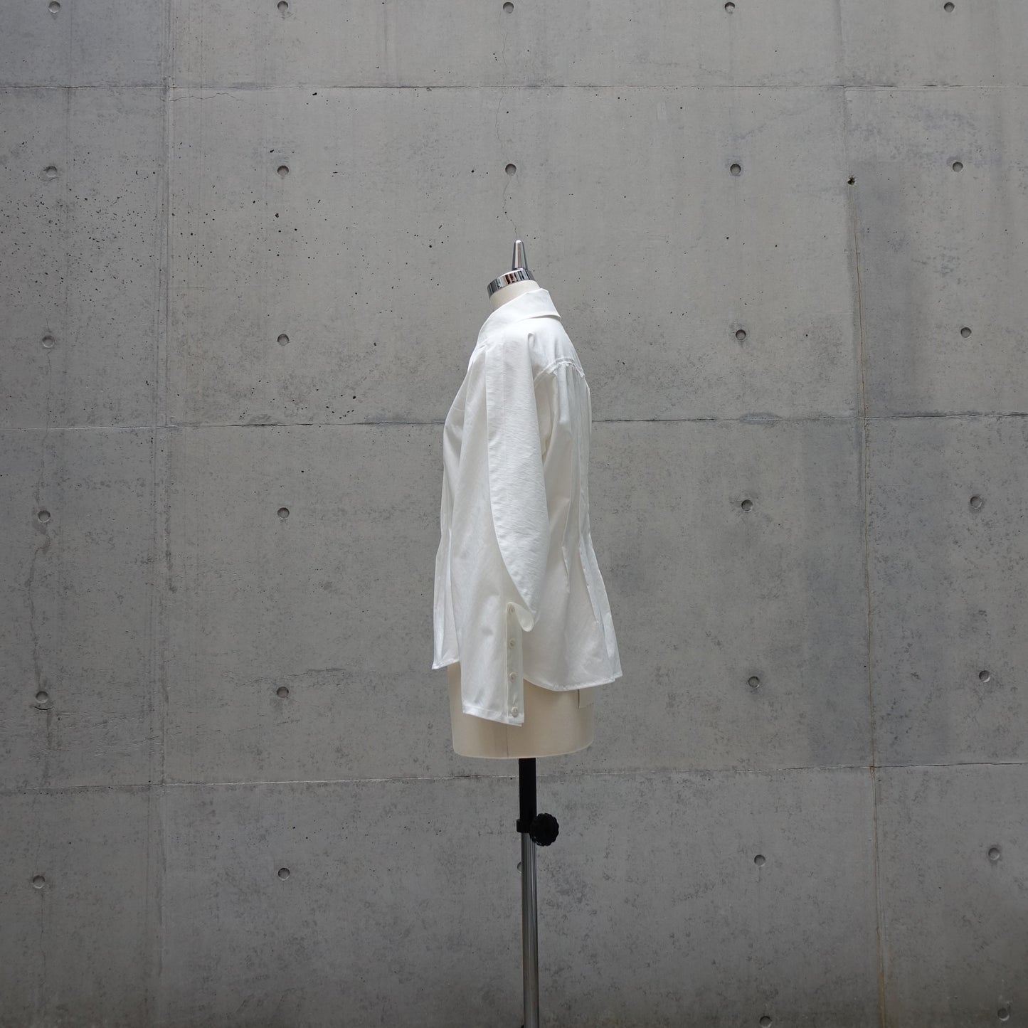 Sculpted Tilt Shirt in White