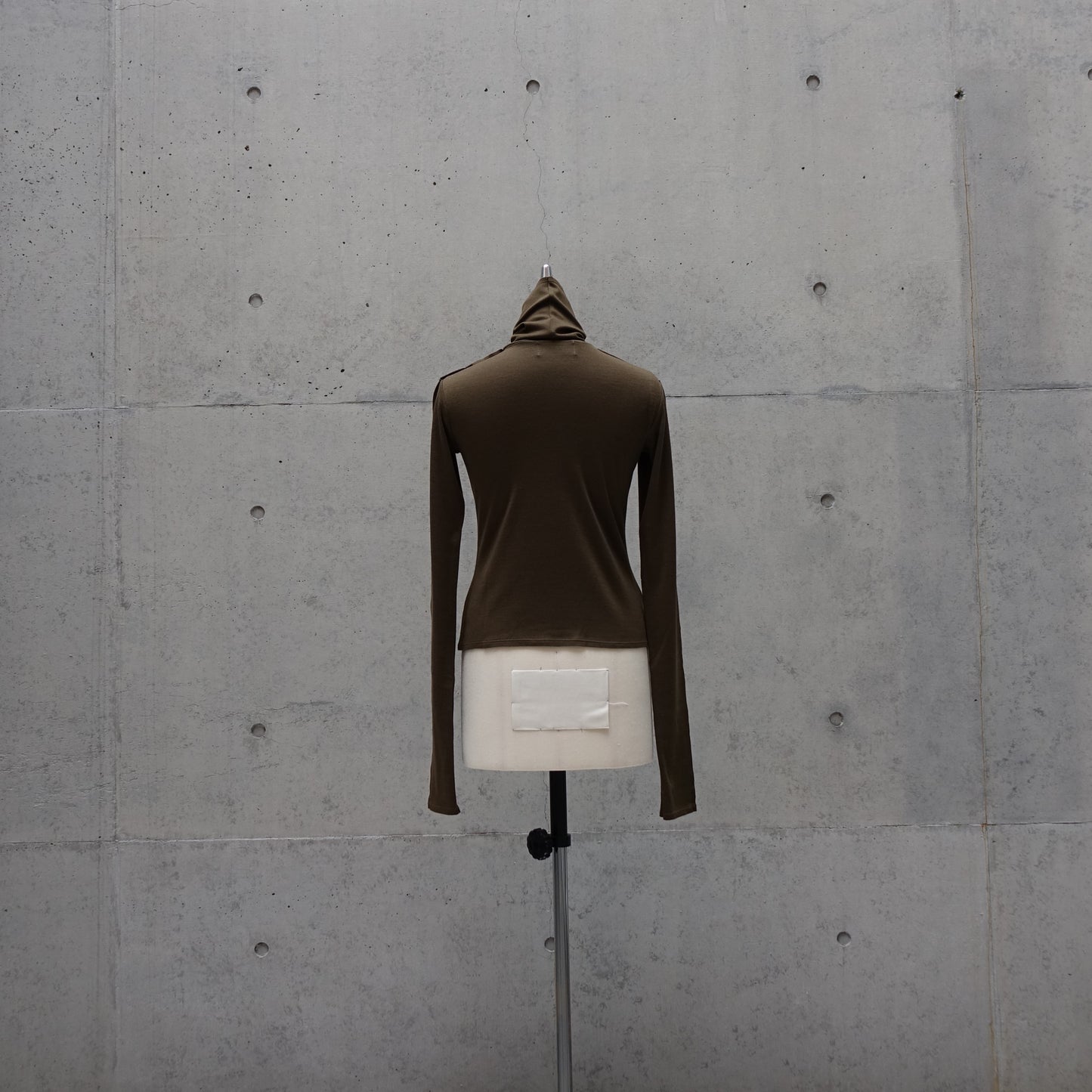 Frayed Hem Fitted Top in Olive