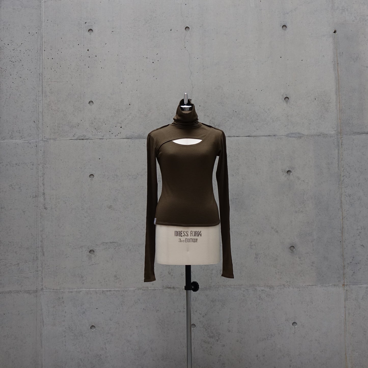 Frayed Hem Fitted Top in Olive