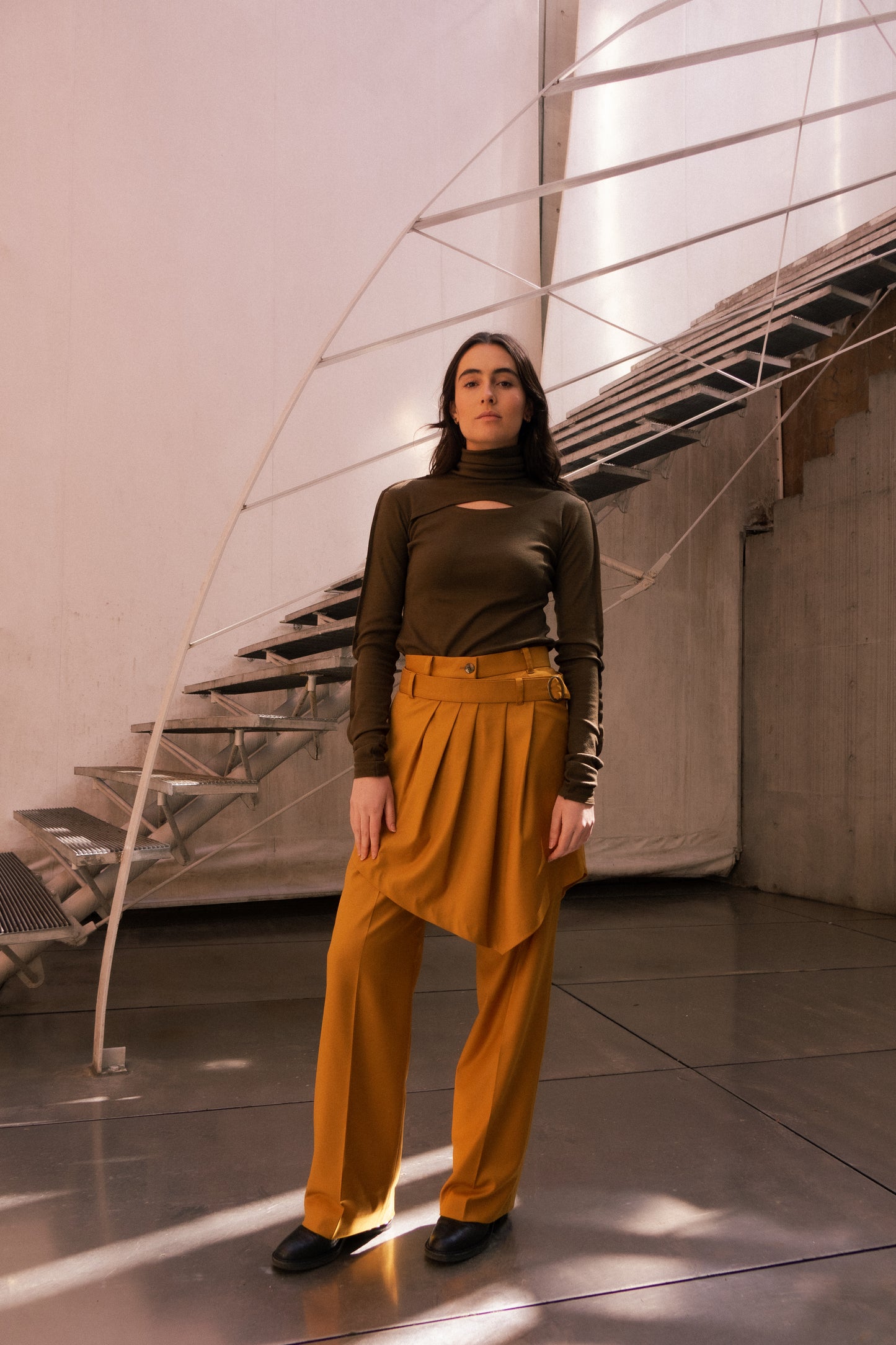Frayed Hem Fitted Top in Olive