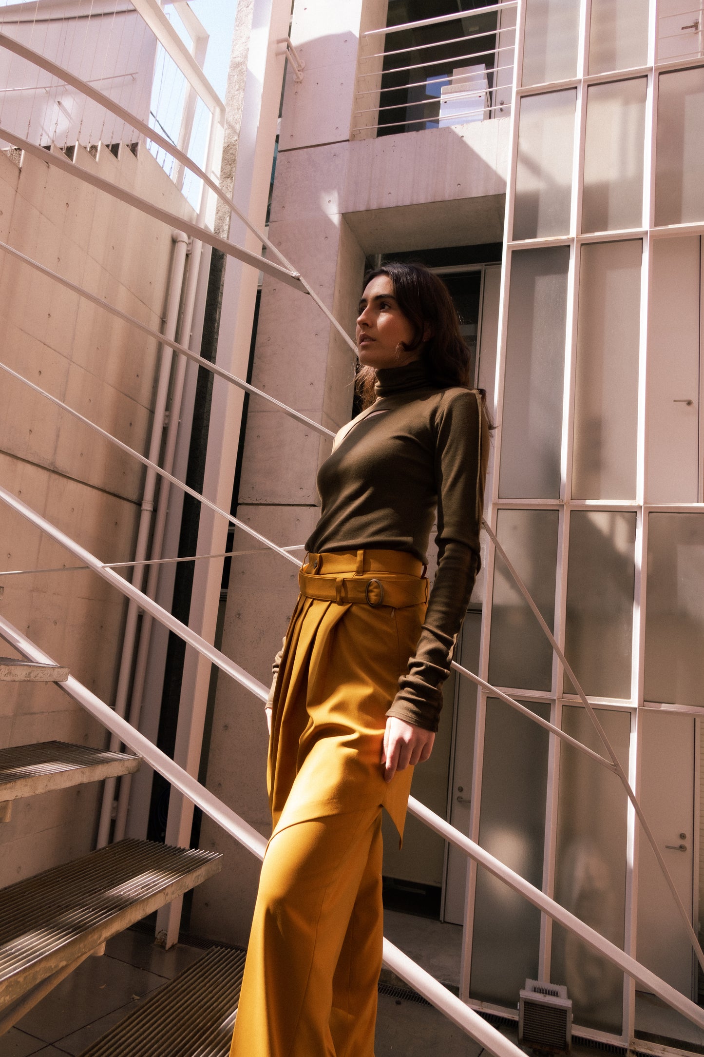 Frayed Hem Fitted Top in Olive