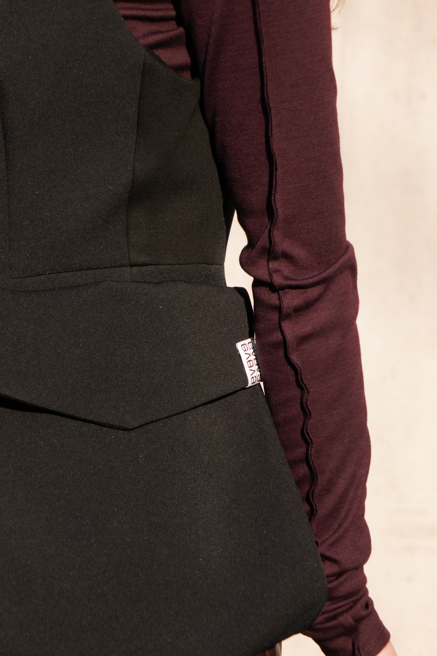 Frayed Hem Fitted Top in Plum